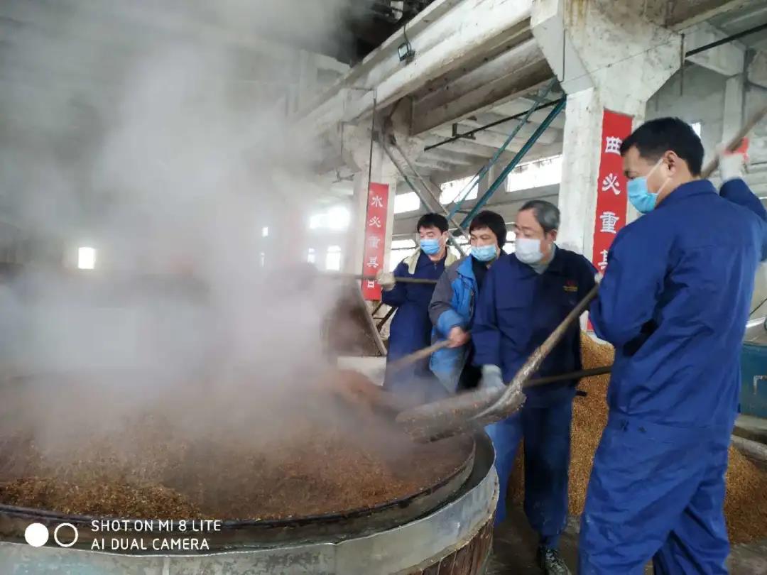 <b>嚴(yán)抓疫情防控，堅(jiān)守手工釀造，心心酒業(yè)有序復(fù)工復(fù)產(chǎn)</b>